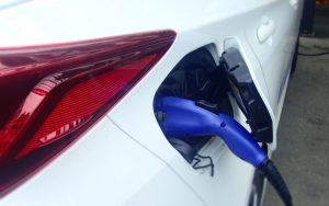 小さな商業施設に設置するオススメのEV急速充電器！
